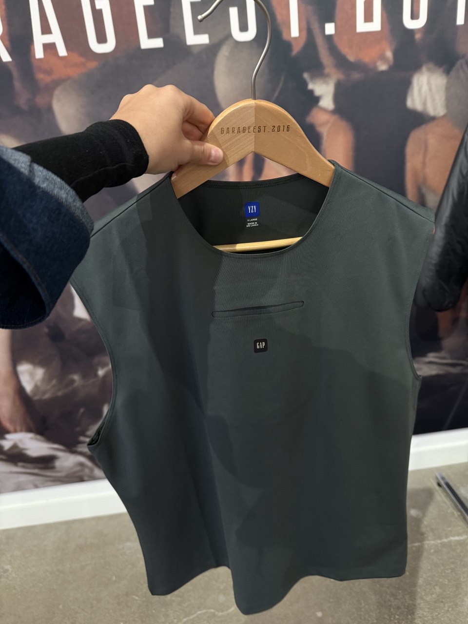 Yeezy&GAP Tank Top with CUT ( с разрезом в центре)